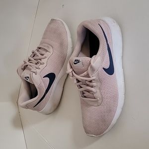 🎀Nike Tanjun size 7Y Pink Running Sneakers Shoes